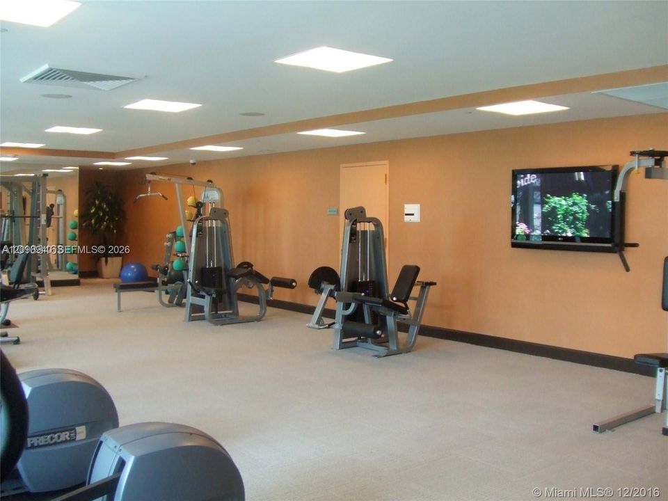 For Rent: $3,000 (1 beds, 1 baths, 639 Square Feet)