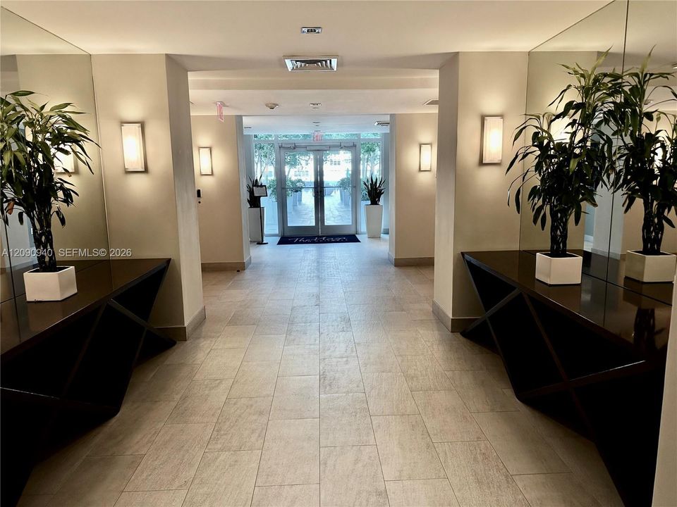 For Rent: $3,000 (1 beds, 1 baths, 639 Square Feet)