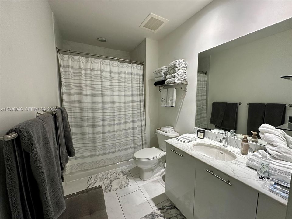For Rent: $3,000 (1 beds, 1 baths, 639 Square Feet)