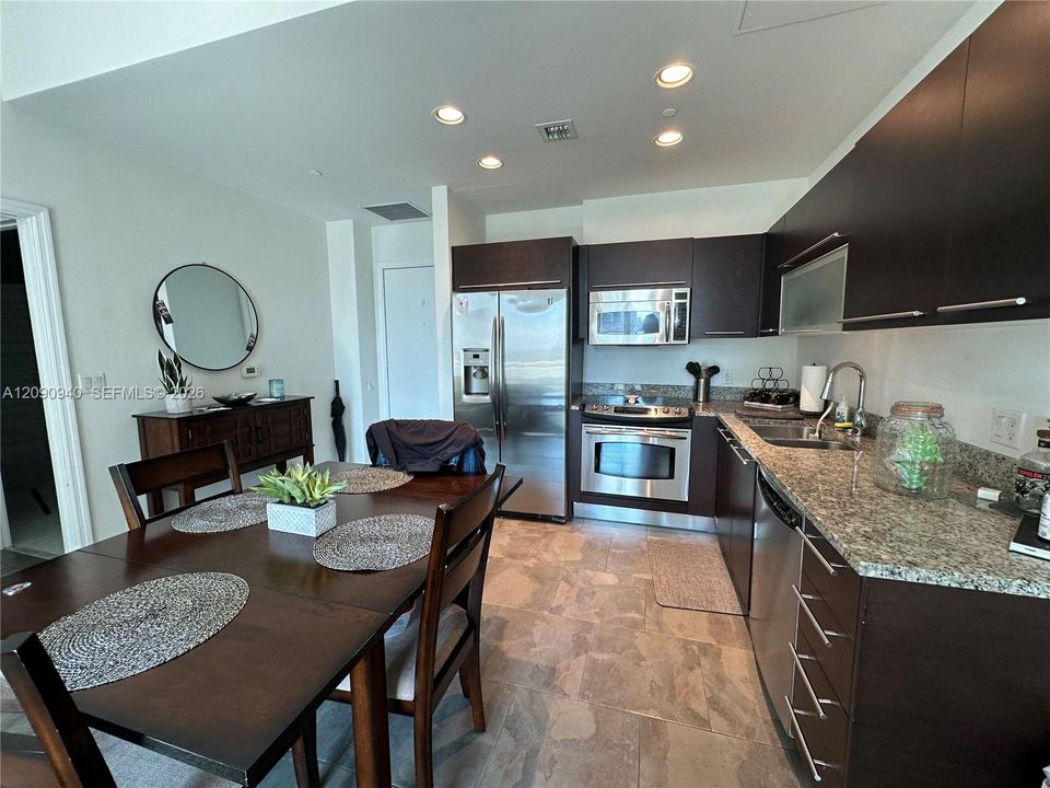 For Rent: $3,000 (1 beds, 1 baths, 639 Square Feet)