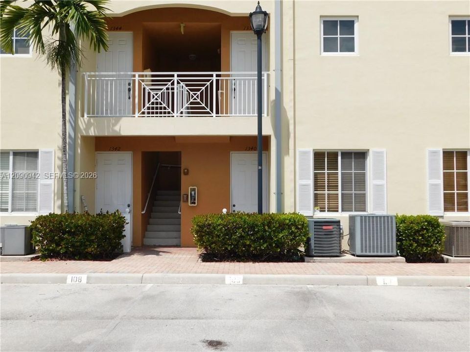 For Rent: $3,485 (2 beds, 2 baths, 1679 Square Feet)