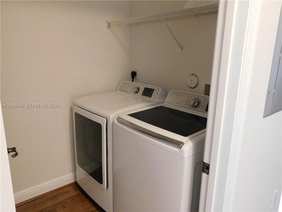 For Rent: $3,485 (2 beds, 2 baths, 1679 Square Feet)