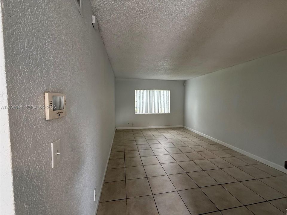 For Sale: $119,000 (1 beds, 1 baths, 736 Square Feet)