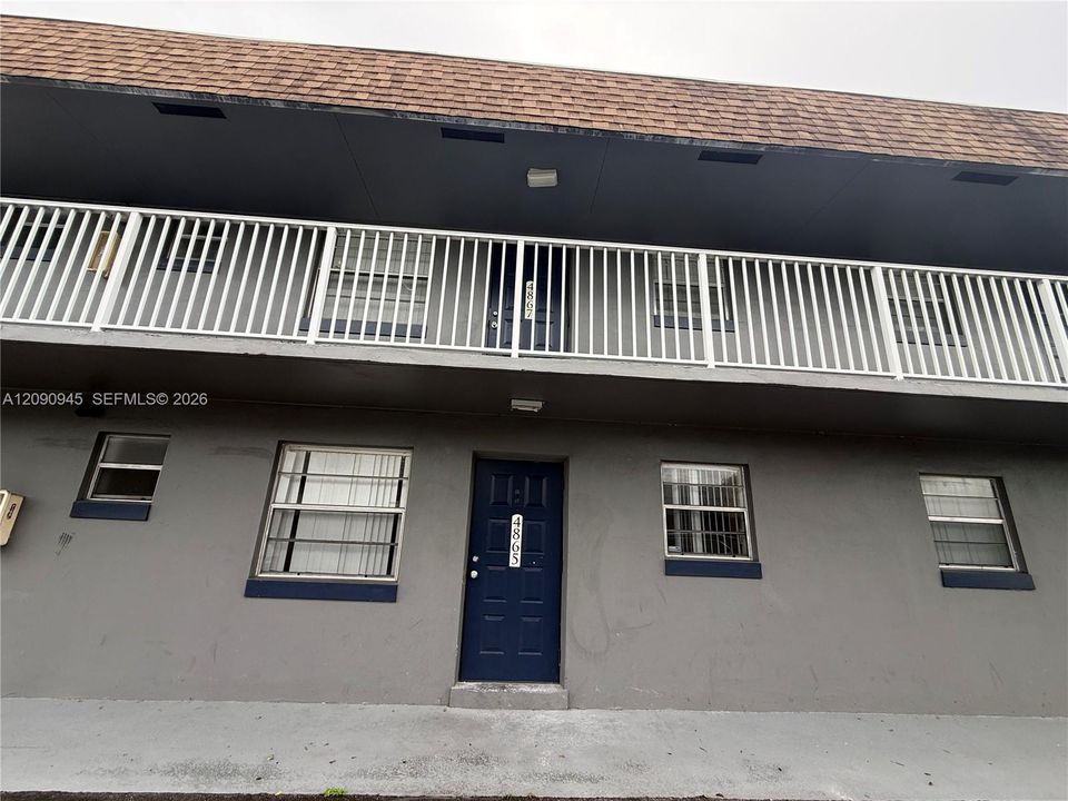 For Sale: $119,000 (1 beds, 1 baths, 736 Square Feet)