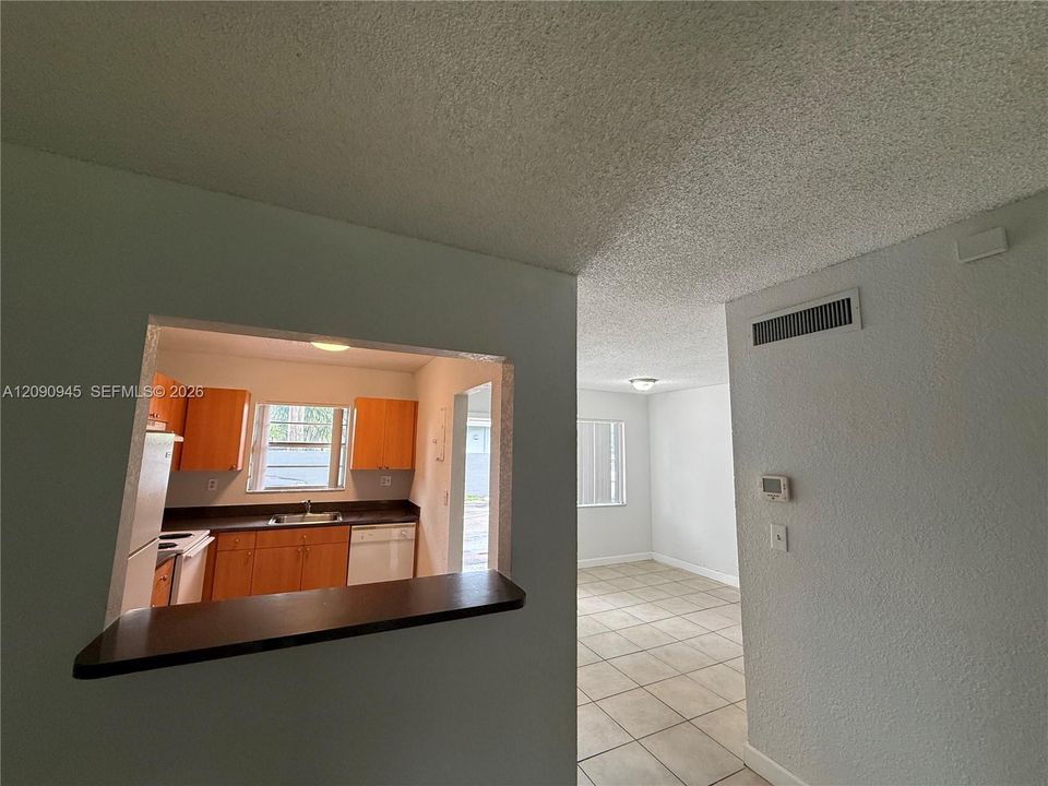 For Sale: $119,000 (1 beds, 1 baths, 736 Square Feet)