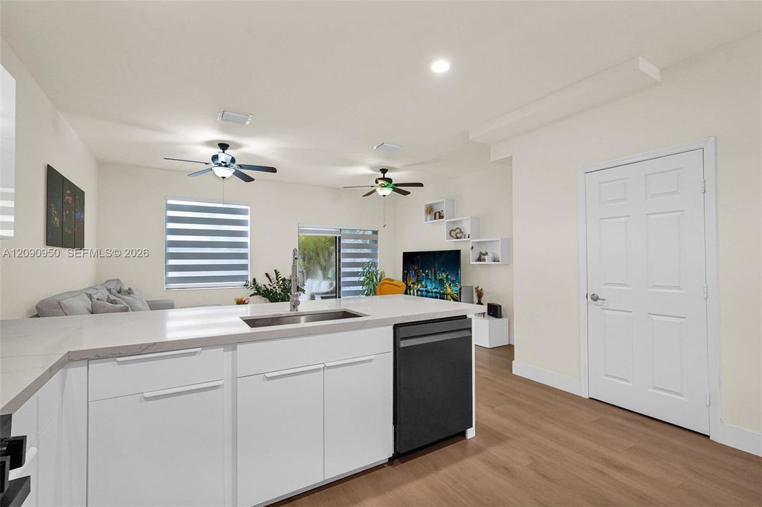 For Sale: $465,000 (2 beds, 2 baths, 1441 Square Feet)