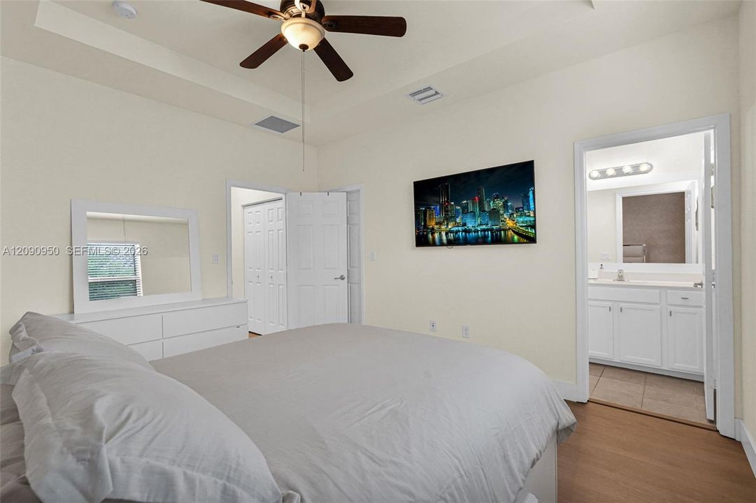 For Sale: $465,000 (2 beds, 2 baths, 1441 Square Feet)