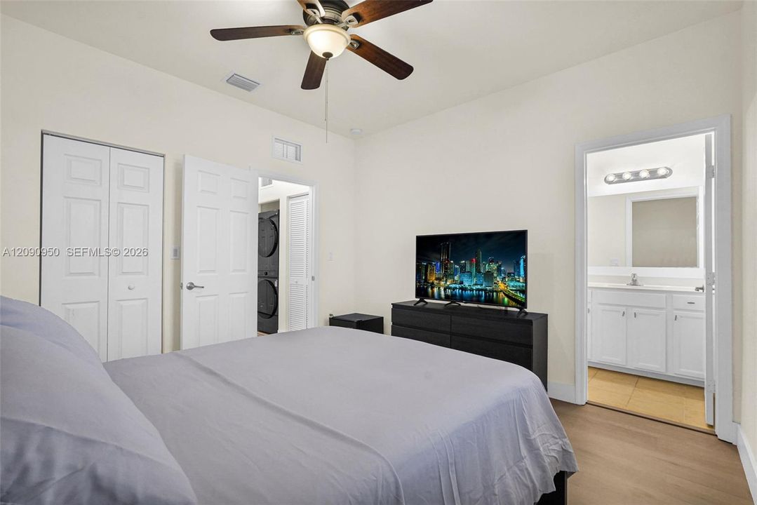 For Sale: $465,000 (2 beds, 2 baths, 1441 Square Feet)