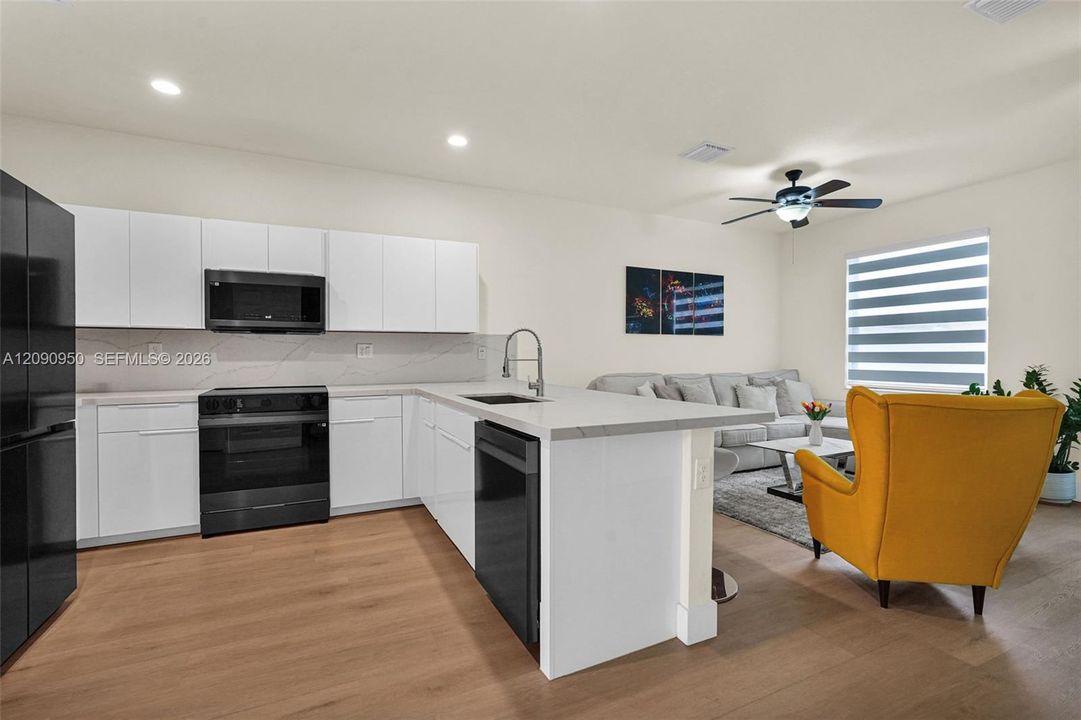 For Sale: $465,000 (2 beds, 2 baths, 1441 Square Feet)