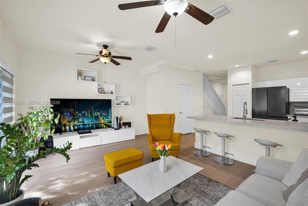 For Sale: $465,000 (2 beds, 2 baths, 1441 Square Feet)