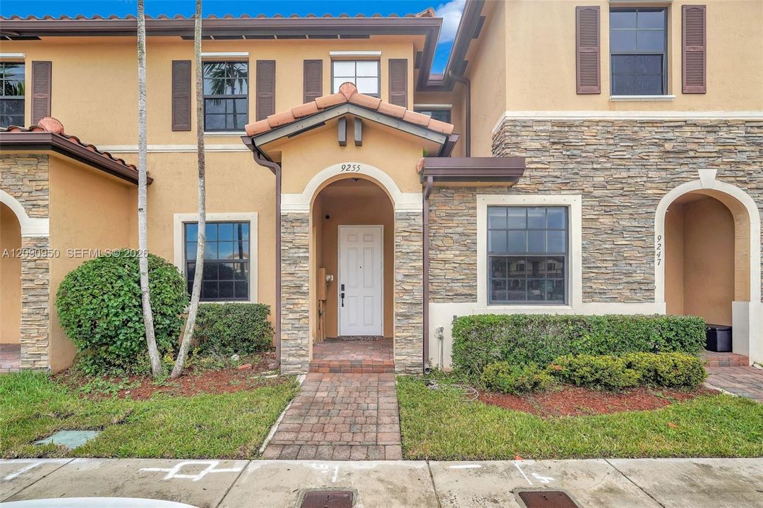 For Sale: $465,000 (2 beds, 2 baths, 1441 Square Feet)