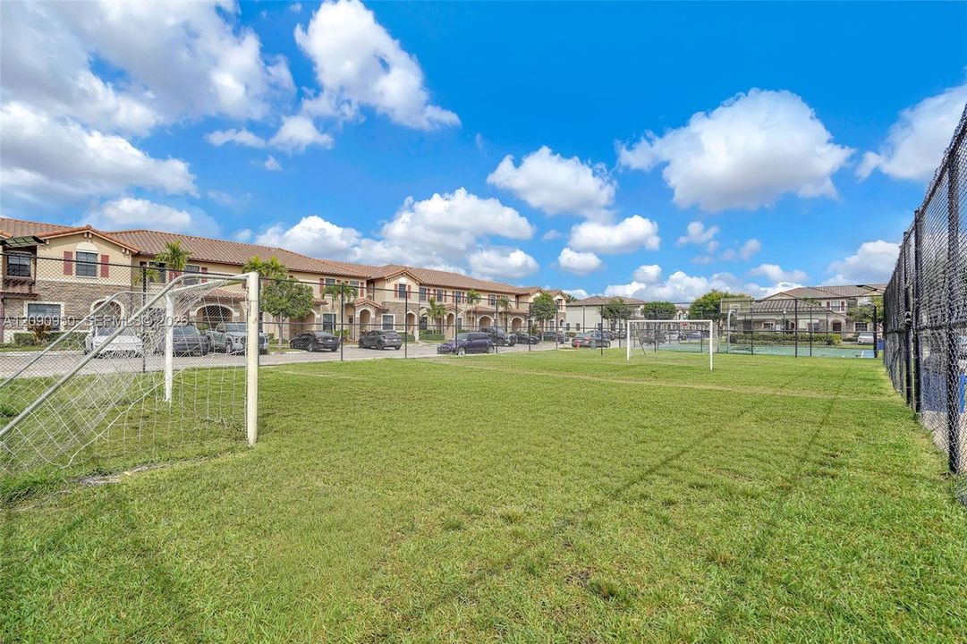 For Sale: $465,000 (2 beds, 2 baths, 1441 Square Feet)