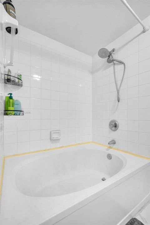 For Rent: $2,200 (1 beds, 1 baths, 810 Square Feet)