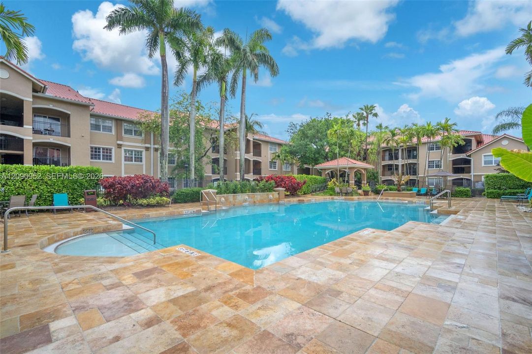 For Rent: $2,200 (1 beds, 1 baths, 810 Square Feet)