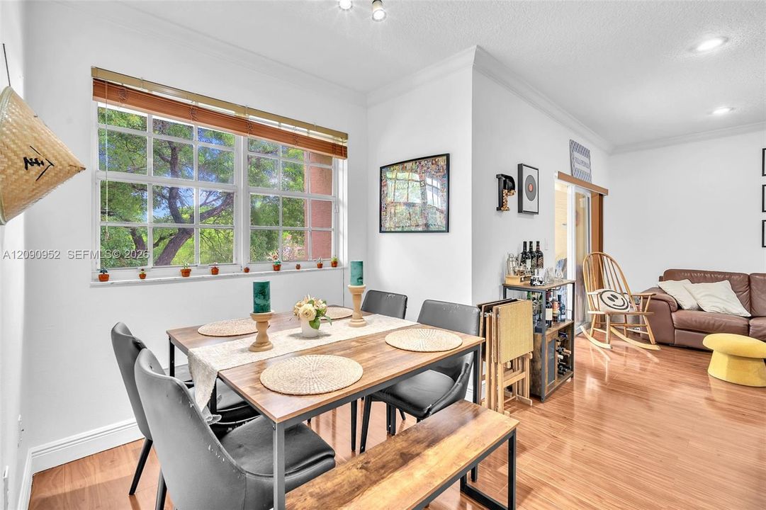 For Rent: $2,200 (1 beds, 1 baths, 810 Square Feet)