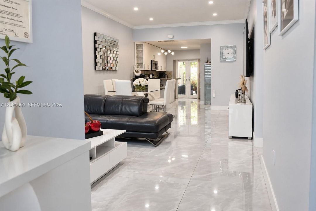 For Rent: $3,500 (3 beds, 2 baths, 1243 Square Feet)