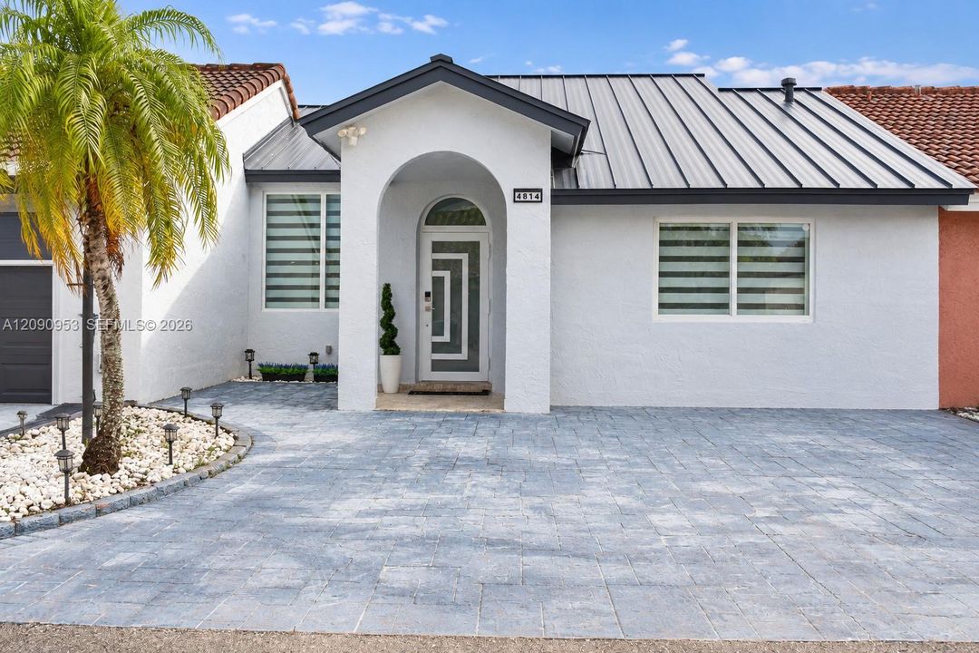 For Rent: $3,500 (3 beds, 2 baths, 1243 Square Feet)