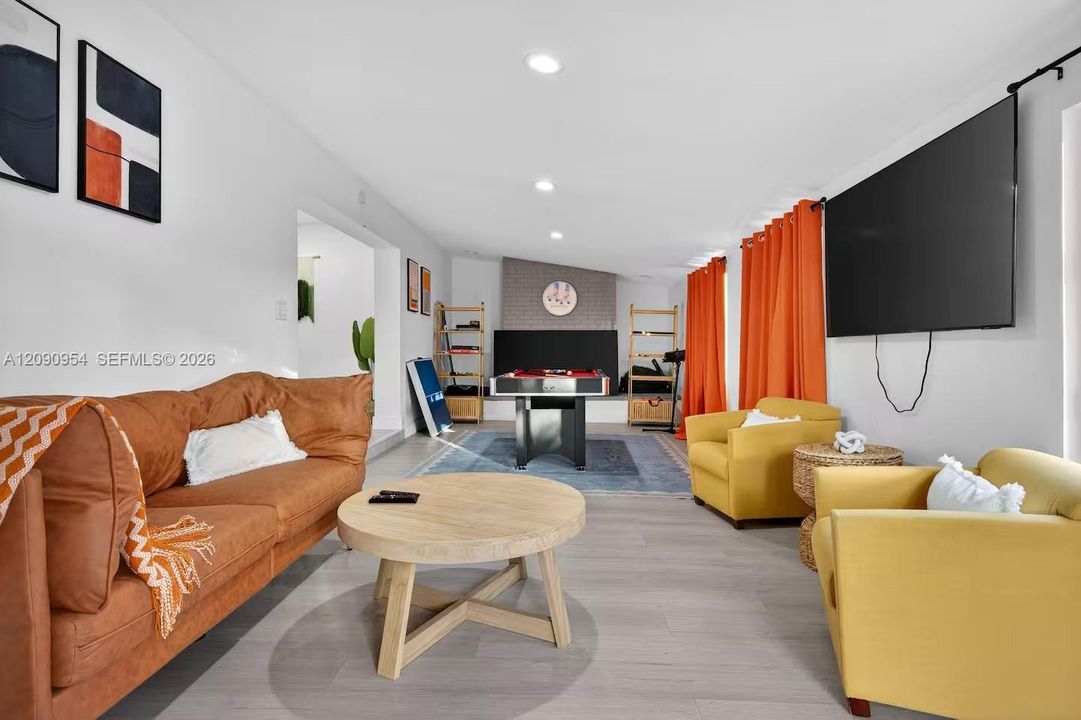 En Renta: $7,500 (4 camas, 3 baños, 1933 Pies cuadrados)