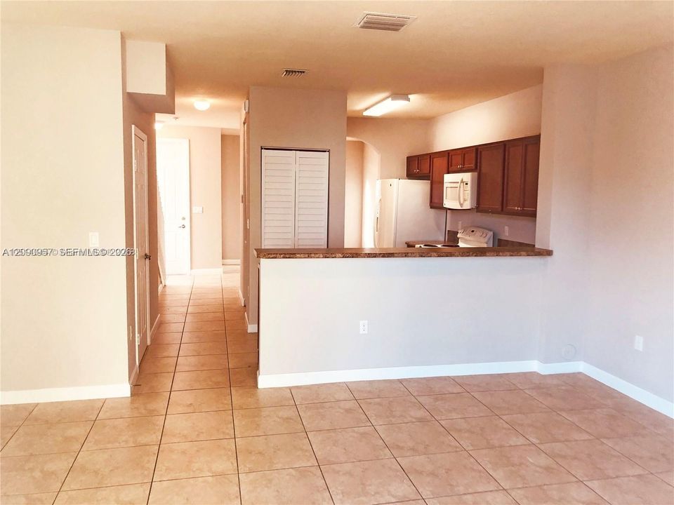 For Sale: $279,900 (3 beds, 2 baths, 1325 Square Feet)