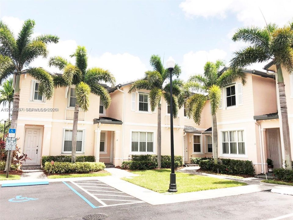 For Sale: $279,900 (3 beds, 2 baths, 1325 Square Feet)