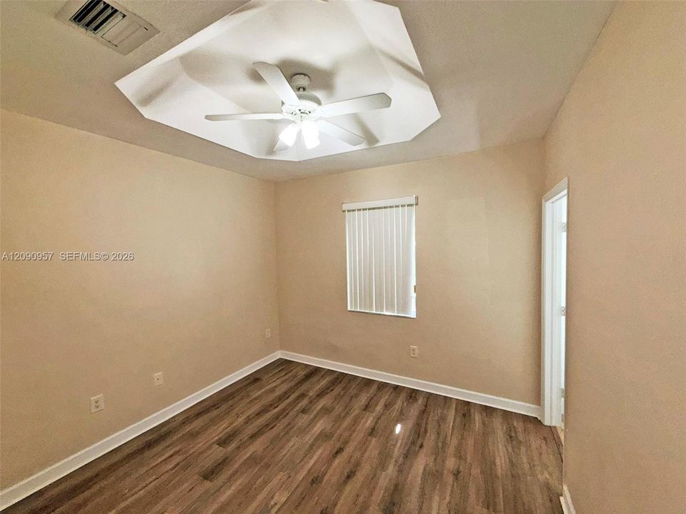 For Sale: $279,900 (3 beds, 2 baths, 1325 Square Feet)