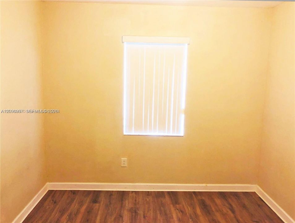 For Sale: $279,900 (3 beds, 2 baths, 1325 Square Feet)