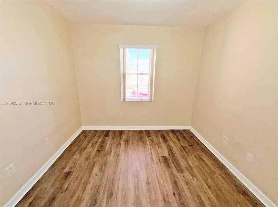 For Sale: $279,900 (3 beds, 2 baths, 1325 Square Feet)