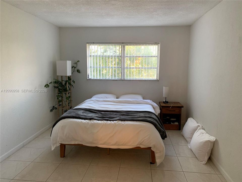 For Rent: $1,760 (1 beds, 1 baths, 711 Square Feet)
