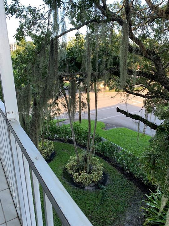 For Rent: $1,760 (1 beds, 1 baths, 711 Square Feet)