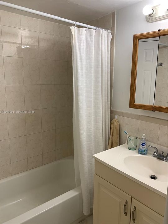 For Rent: $1,760 (1 beds, 1 baths, 711 Square Feet)