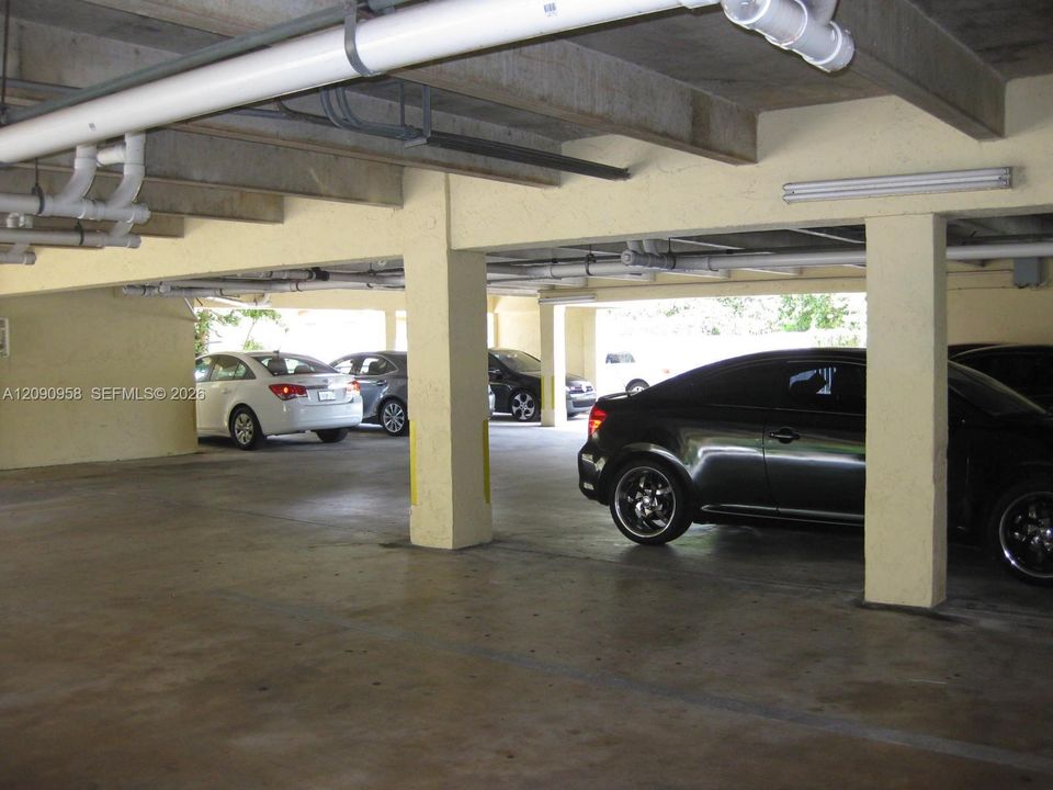 For Rent: $1,760 (1 beds, 1 baths, 711 Square Feet)