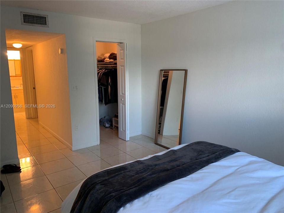 For Rent: $1,760 (1 beds, 1 baths, 711 Square Feet)