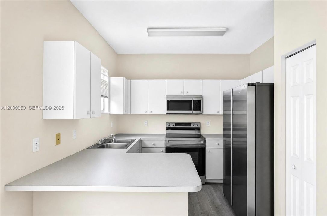 На продажу: $259,000 (3 спален, 2 ванн, 1194 Квадратных фут)