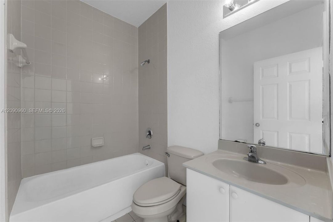 For Sale: $290,000 (3 beds, 3 baths, 1423 Square Feet)