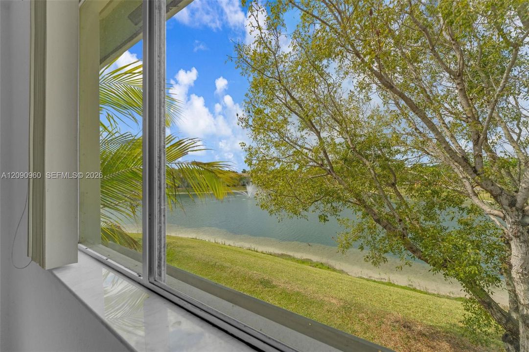 For Sale: $290,000 (3 beds, 3 baths, 1423 Square Feet)