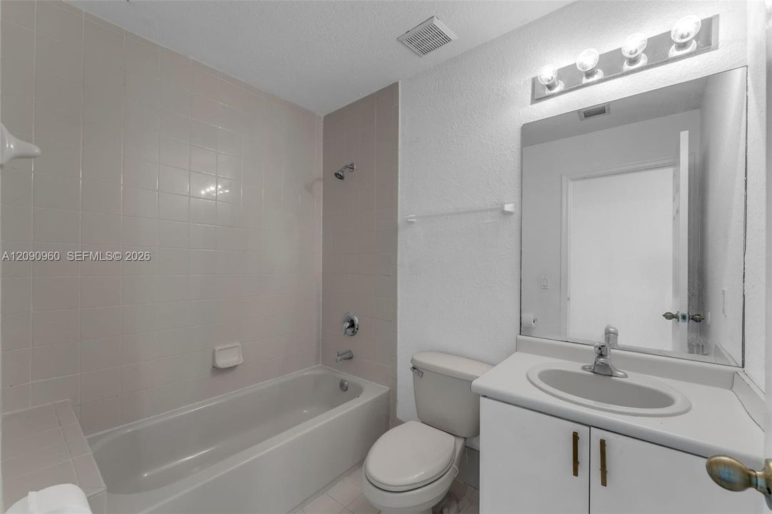 For Sale: $290,000 (3 beds, 3 baths, 1423 Square Feet)