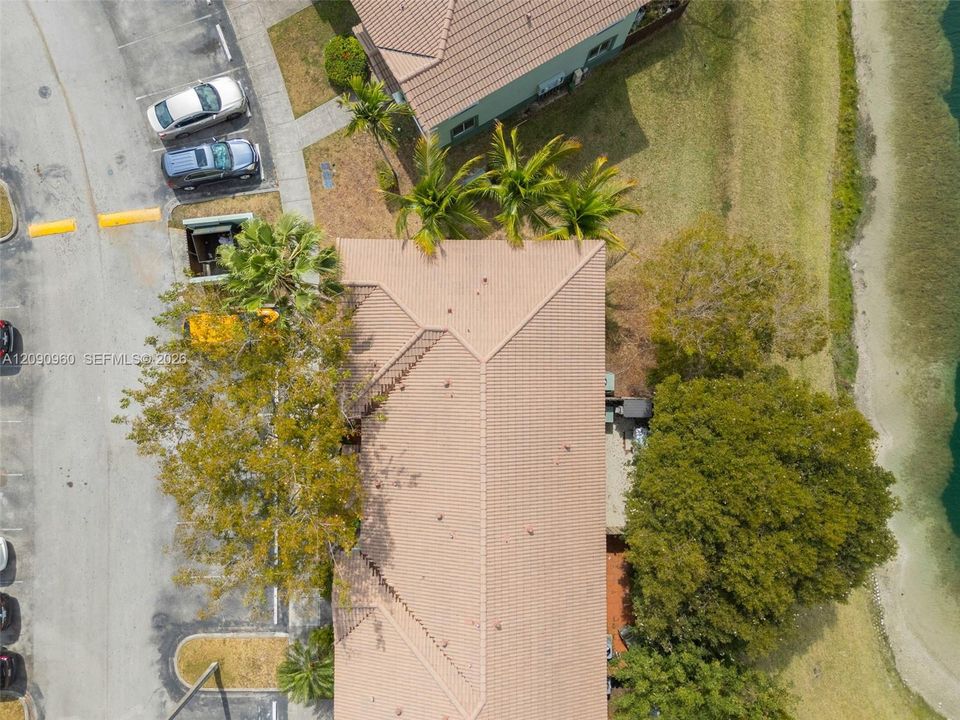 For Sale: $290,000 (3 beds, 3 baths, 1423 Square Feet)