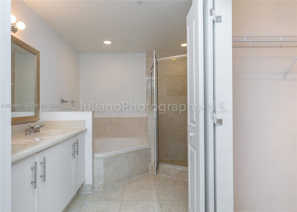 For Sale: $515,000 (2 beds, 2 baths, 1251 Square Feet)