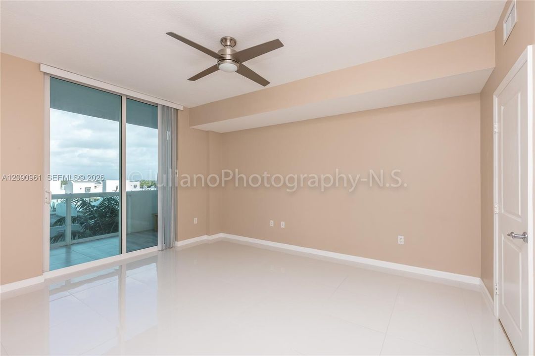 For Sale: $515,000 (2 beds, 2 baths, 1251 Square Feet)