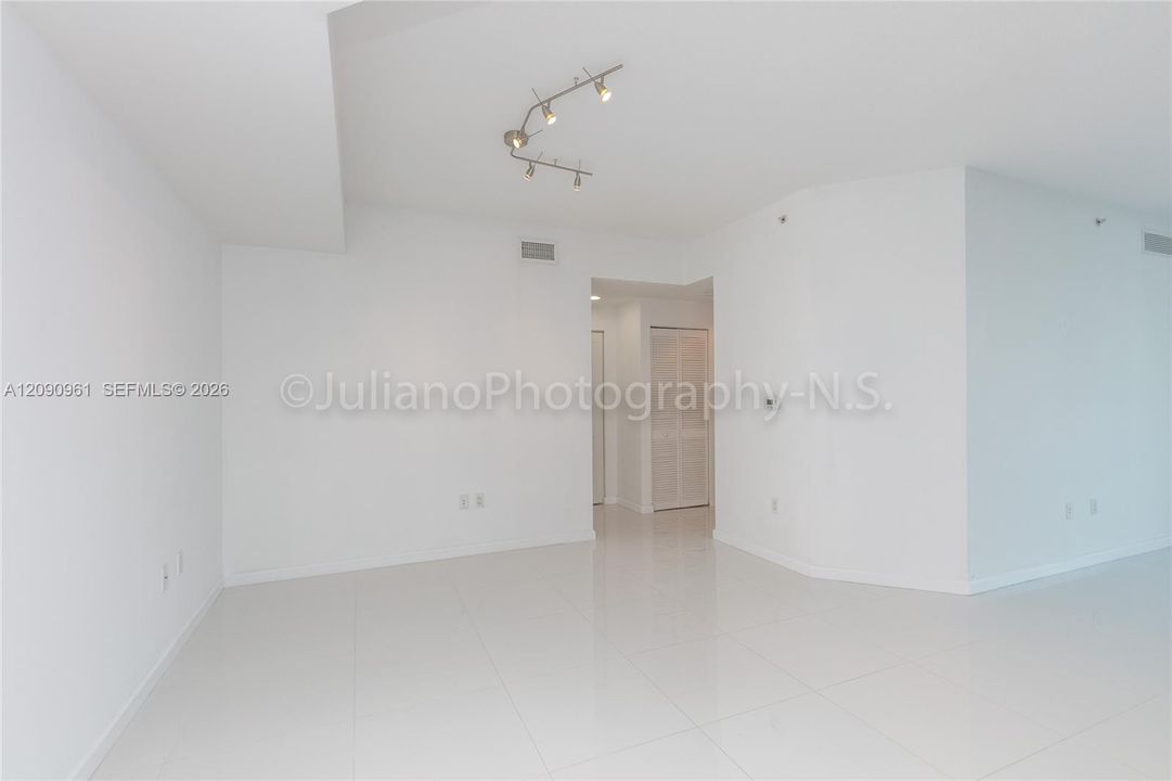 For Sale: $515,000 (2 beds, 2 baths, 1251 Square Feet)
