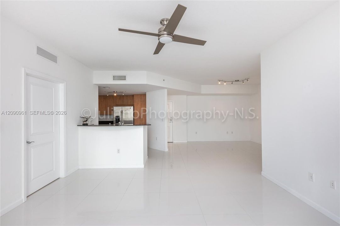For Sale: $515,000 (2 beds, 2 baths, 1251 Square Feet)