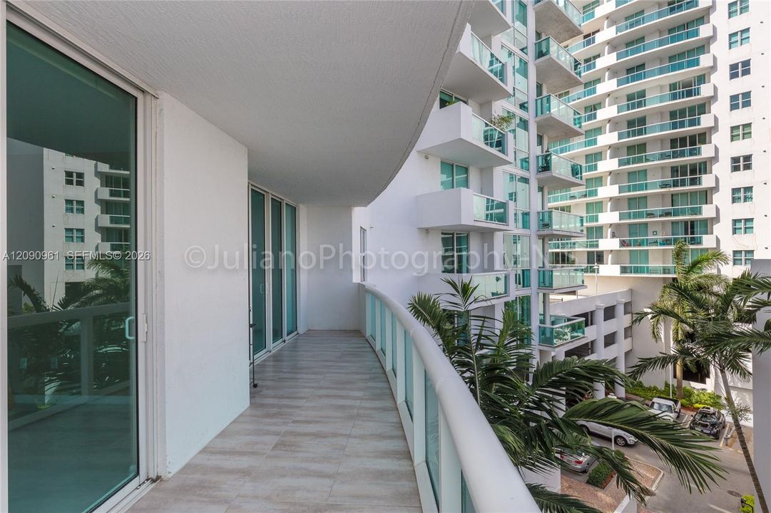 For Sale: $515,000 (2 beds, 2 baths, 1251 Square Feet)