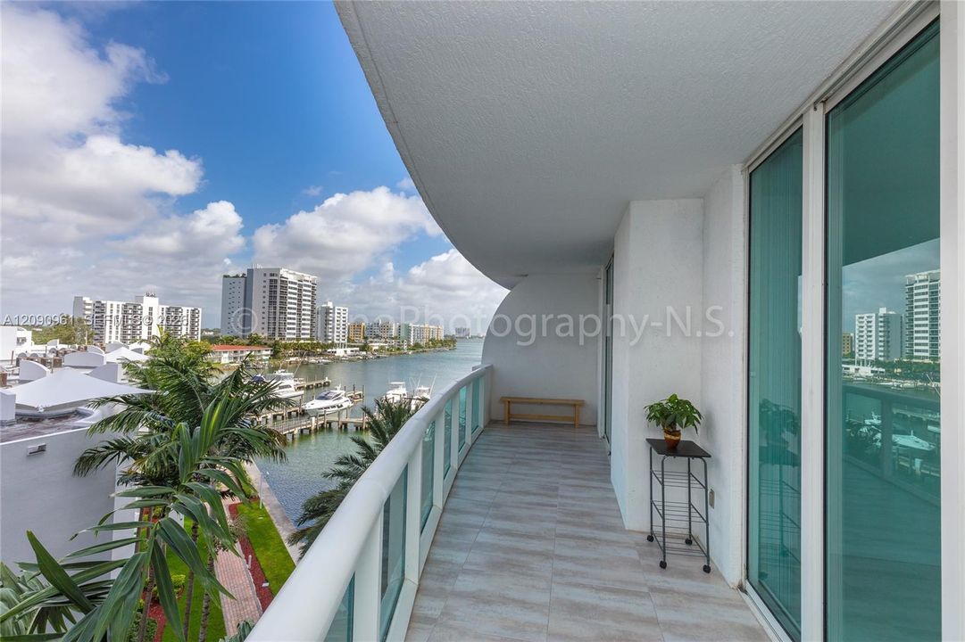 For Sale: $515,000 (2 beds, 2 baths, 1251 Square Feet)
