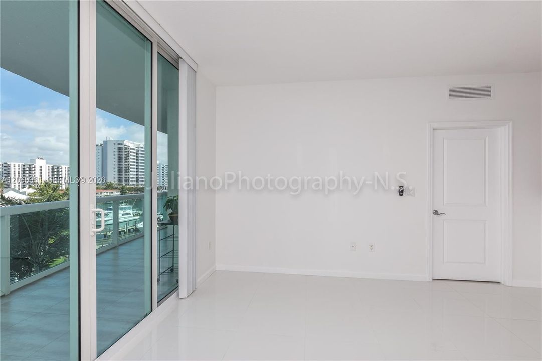 For Sale: $515,000 (2 beds, 2 baths, 1251 Square Feet)