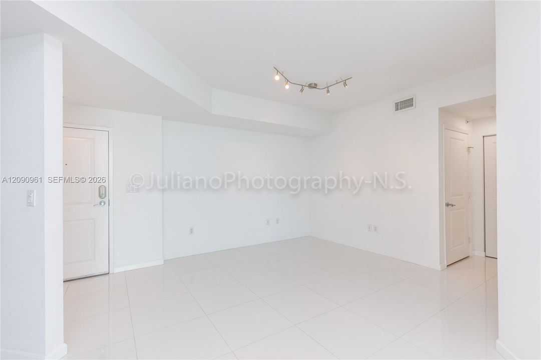 For Sale: $515,000 (2 beds, 2 baths, 1251 Square Feet)
