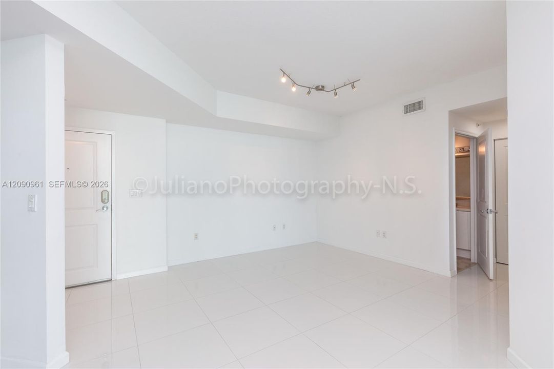 For Sale: $515,000 (2 beds, 2 baths, 1251 Square Feet)