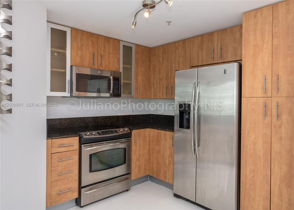 For Sale: $515,000 (2 beds, 2 baths, 1251 Square Feet)