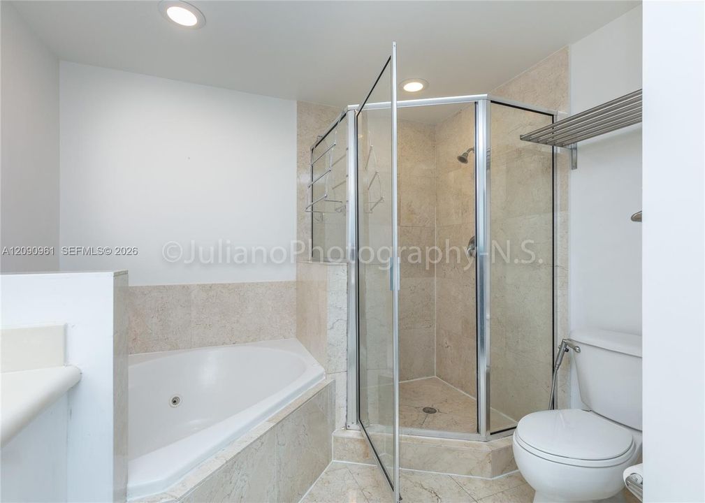 For Sale: $515,000 (2 beds, 2 baths, 1251 Square Feet)