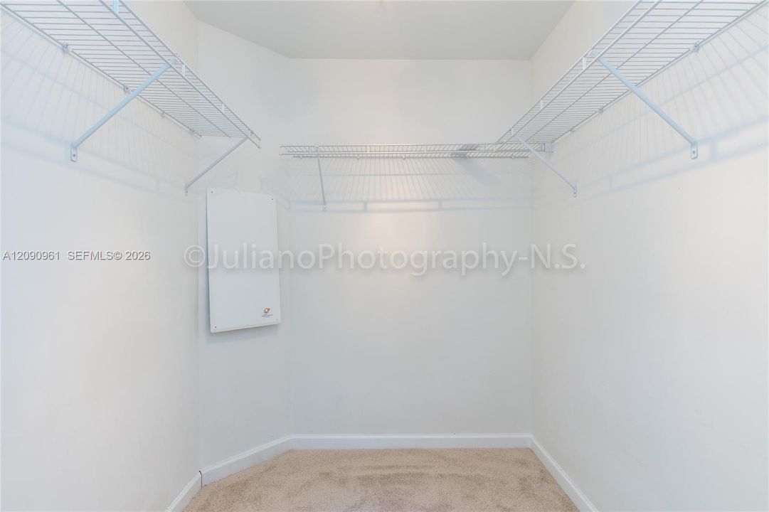 For Sale: $515,000 (2 beds, 2 baths, 1251 Square Feet)