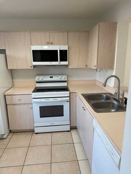 En Renta: $1,900 (2 camas, 2 baños, 832 Pies cuadrados)